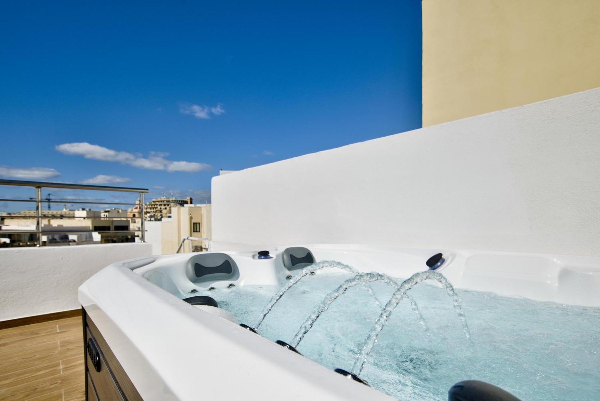 Sliema 2-Bedroom Central Apartments And Penthouse With Jacuzzi מראה חיצוני תמונה